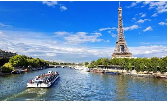 Recorrer Paris por el Sena es una experiencia especial
